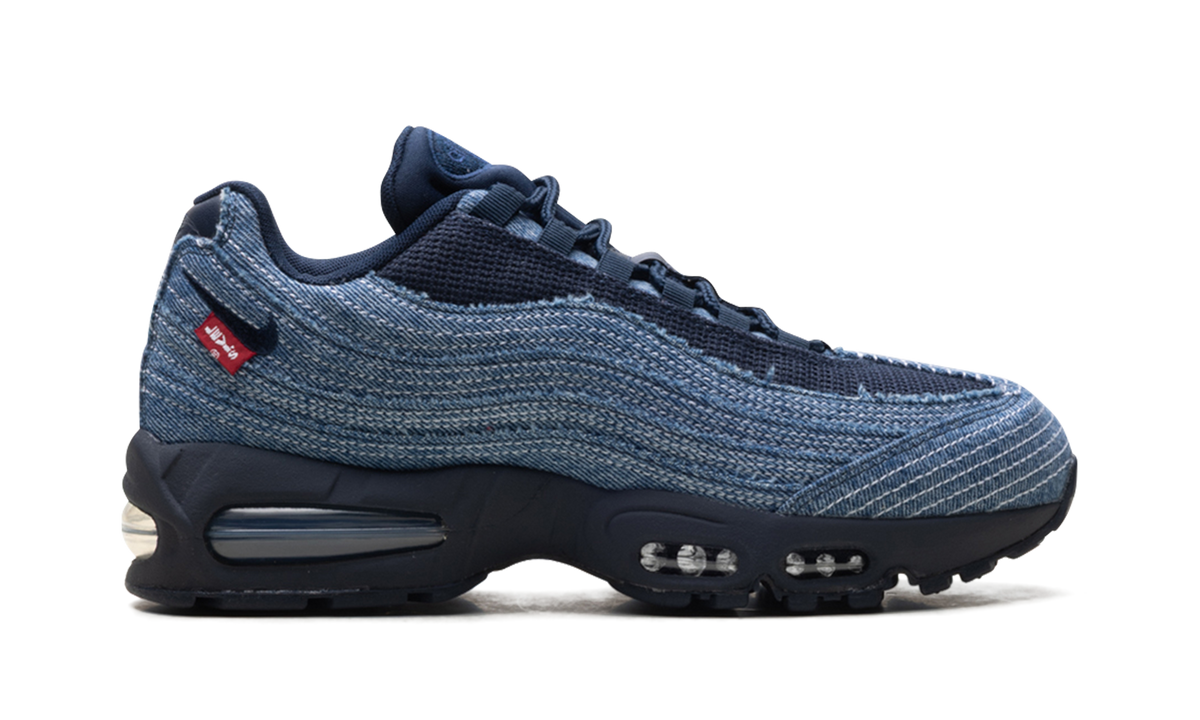 "Levi's Denim- Obsidian" HM4743 400 - Air Max 95 OG - product image from the listing.