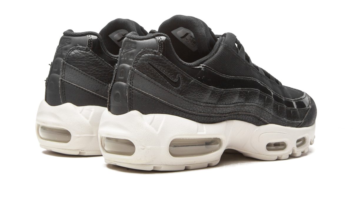 Women's AIR MAX 95 SE MNS "Black" AQ4138 001 - product image from the listing.
