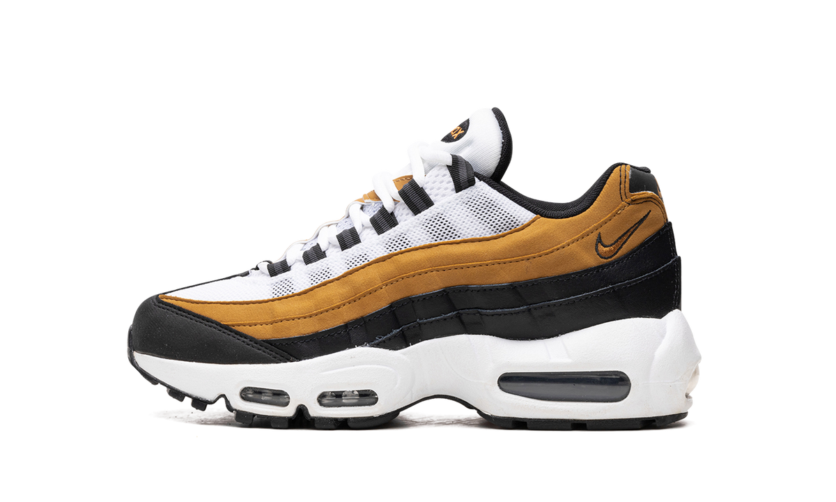 "Recraft" Nike Air Max 95 CJ3906 010 - product image from the listing.