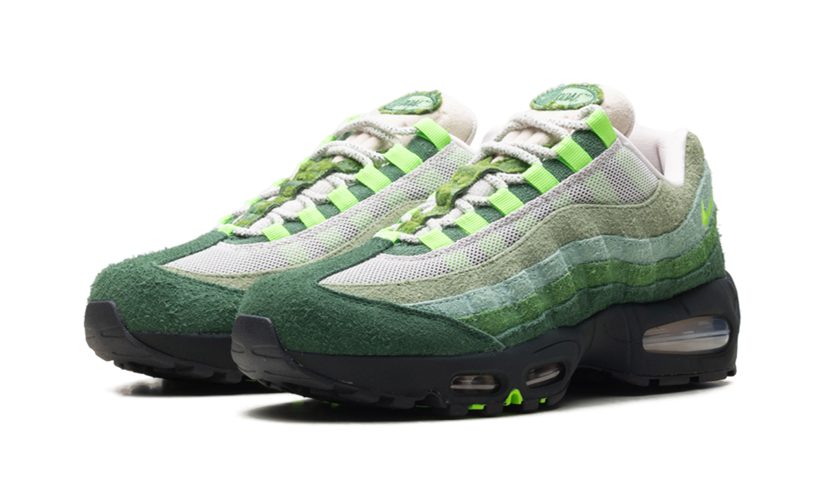 "Big Bubble Ducks of a Feather Oregon Ducks The Woods" Air Max 95 IQ3986 300 - product image from the listing.