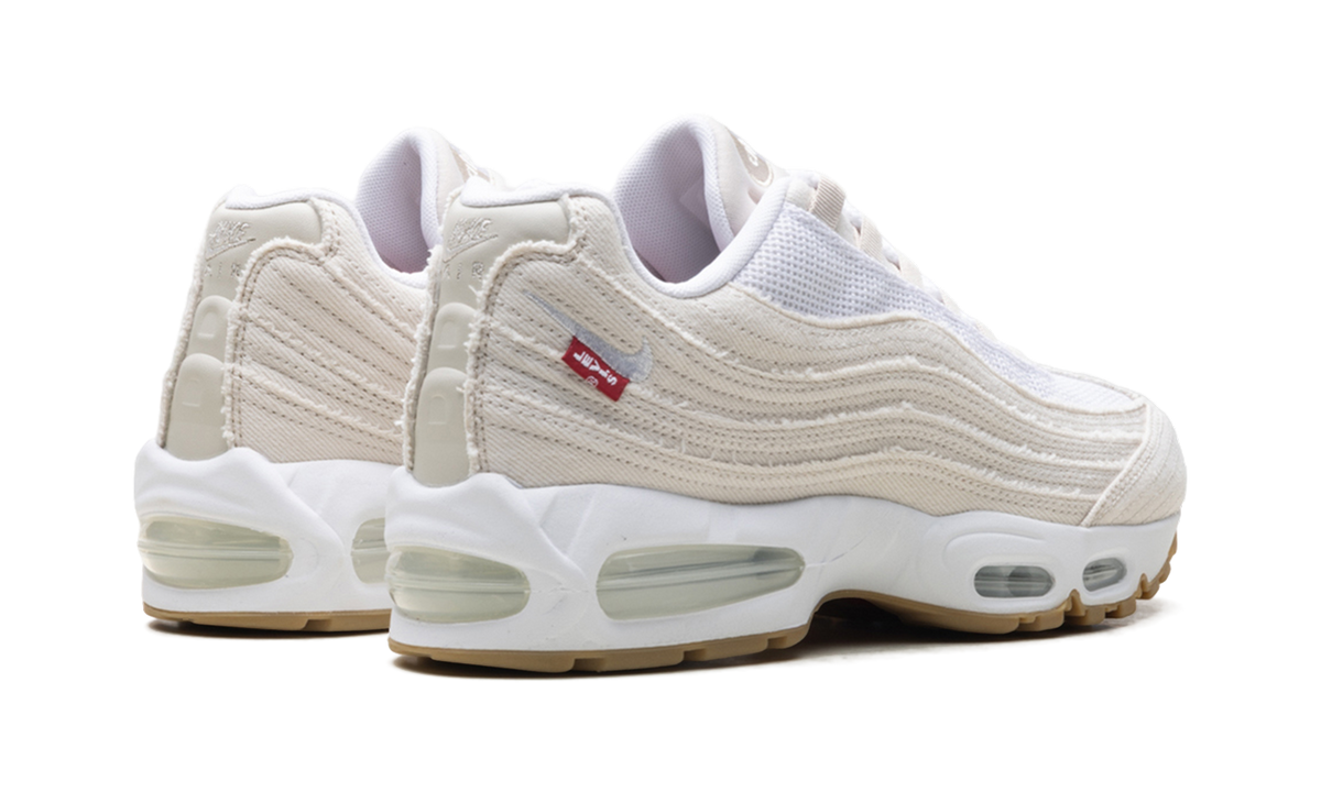 Light Orewood Brown" HM4743 100 - Air Max 95 OG "Levi's Denim - product image from the listing.