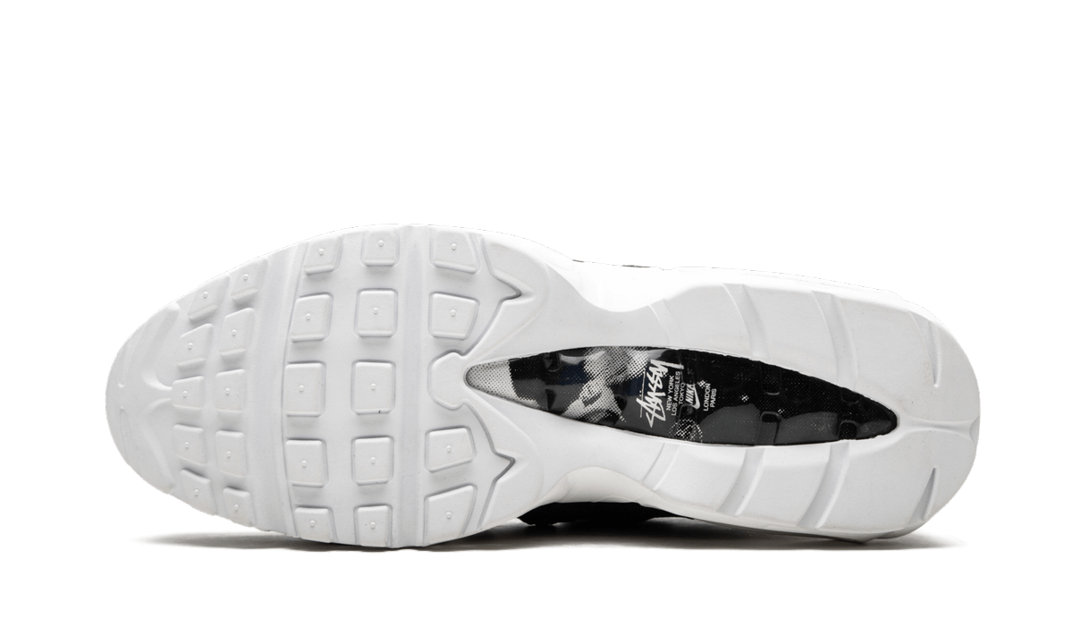 "Stussy - Black" Air Max 95 834668 001 - product image from the listing.