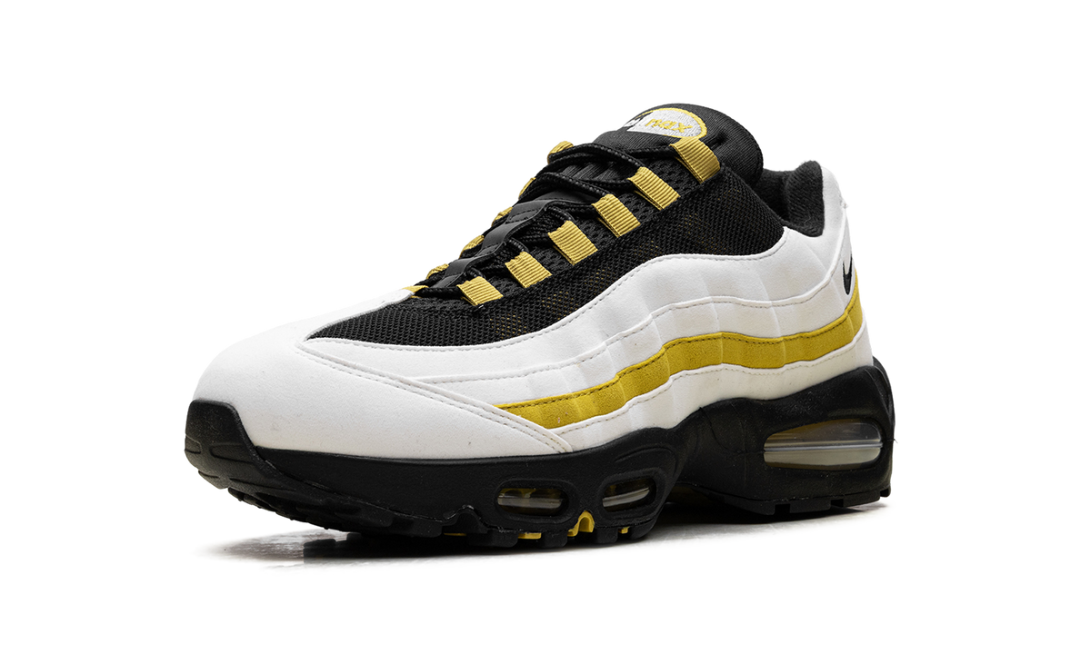 "White Saffron Quartz Black" Air Max 95 OG HM4740 102 - product image from the listing.