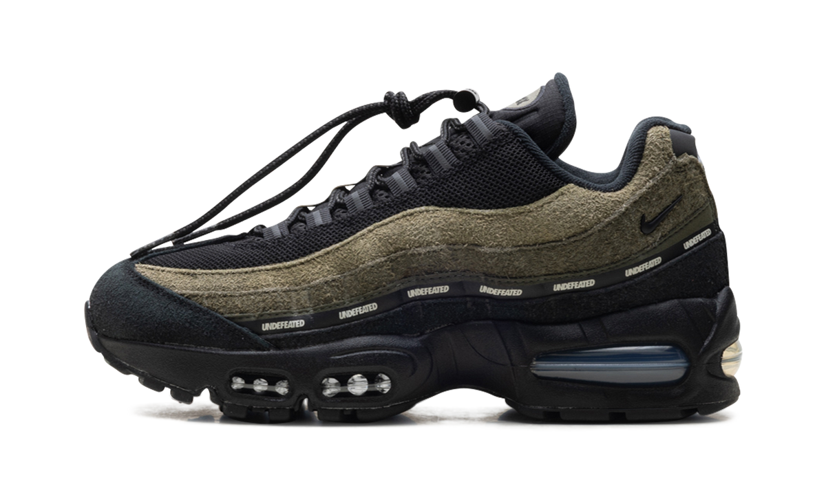 "Undefeated - Geo La Brea Medium Olive" Air Max 95 SP IB4523 200 - product image from the listing.