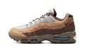 "Big Bubble Ducks of a Feather Oregon Ducks Lumber Yard" Air Max 95 IQ3988 001 - product image from the listing.
