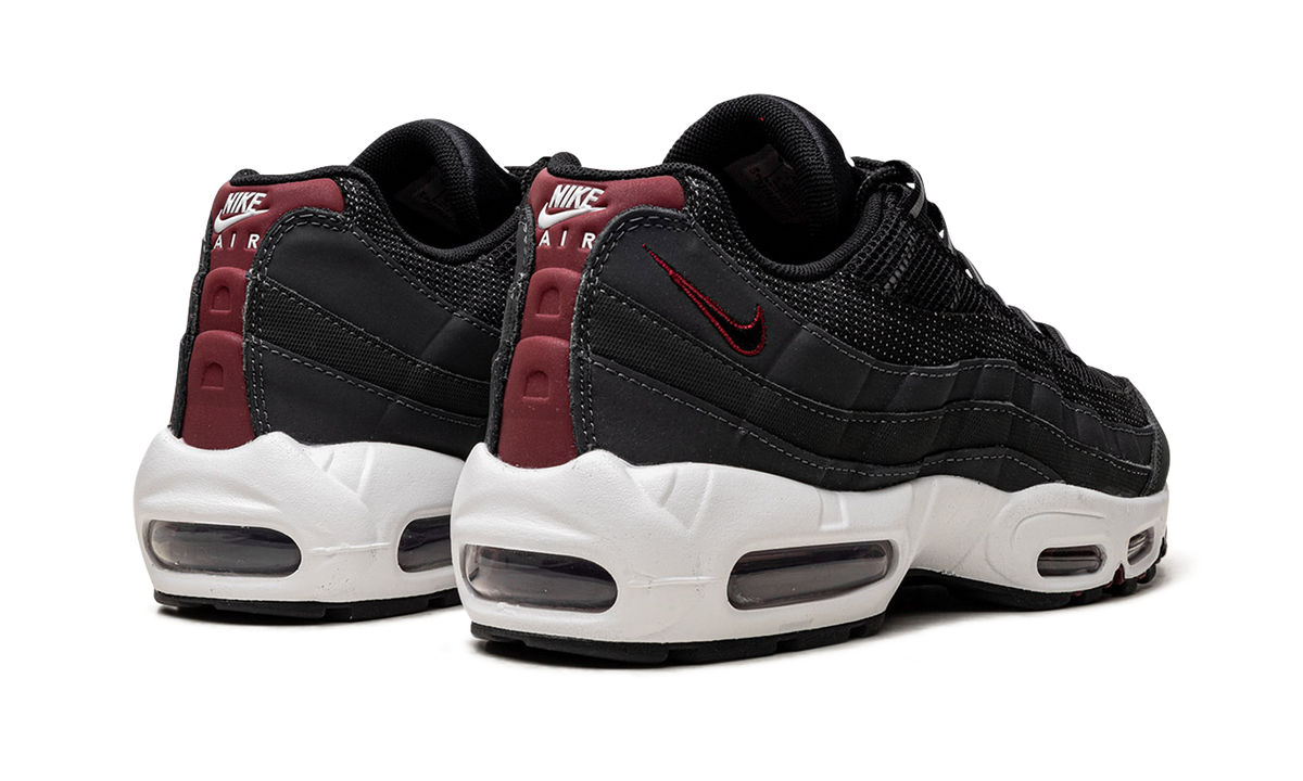 "Anthracite Team Red" Air Max 95 DQ3982 001 - product image from the listing.
